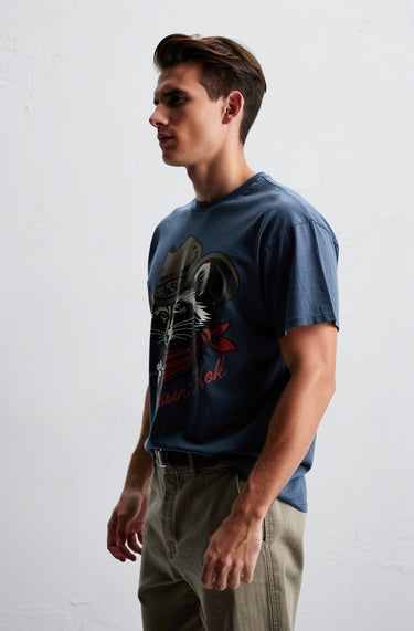 Man’s Raccoon Western Style Graphic T-Shirt